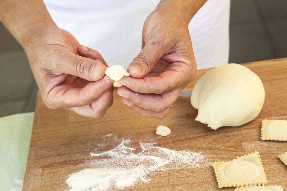 Riomaggiore: Pasta and Tiramisu Class at a Local's Home - Experiencing the Local Cuisine