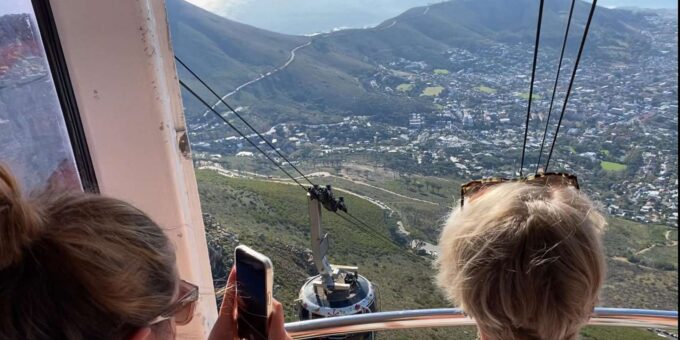 Robben Island Tour & Table Mountain Guided Tour - Exploring Table Mountain