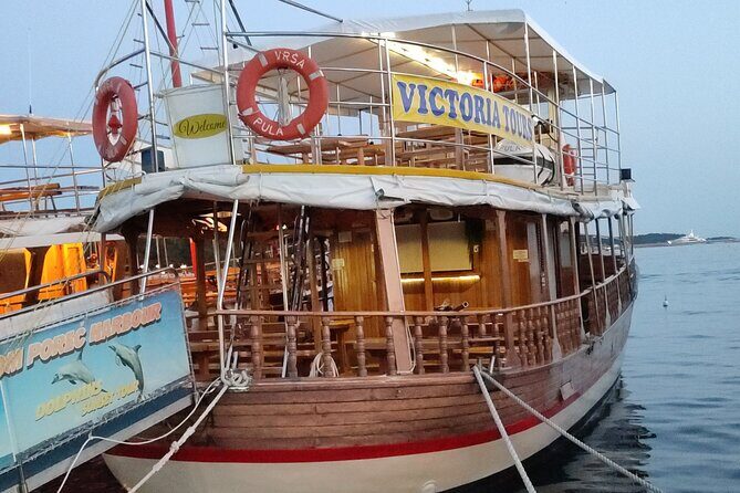 Romantic Boat Trip with Dolphin Watching - Who Will Enjoy This Tour?