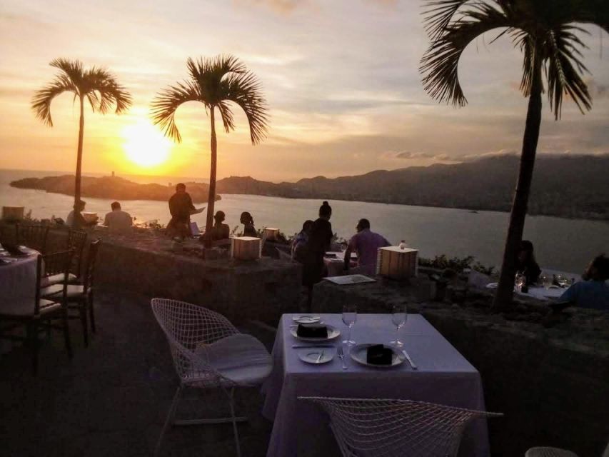 Romantic Deluxe Bella Vista Dinner + Drink & Divers 2 Drinks - English-Speaking Guide-Driver