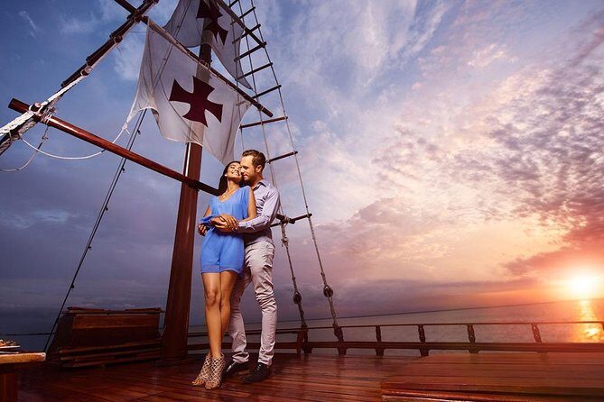 Romantic Dinner Sunset - Sailing Away on the Beautiful Lagoon Nichupte - An In-Depth Look at the Romantic Dinner Sunset Cruise