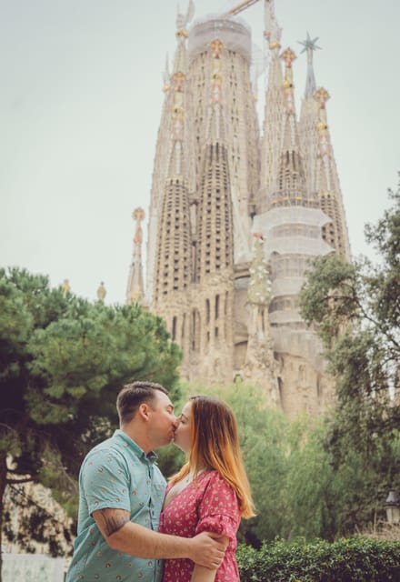 Romantic Photoshoot Experience for Couples in Barcelona - Itinerary and Meeting Point