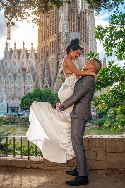 Romantic Photoshoot Experience for Couples in Barcelona - Frequently Asked Questions