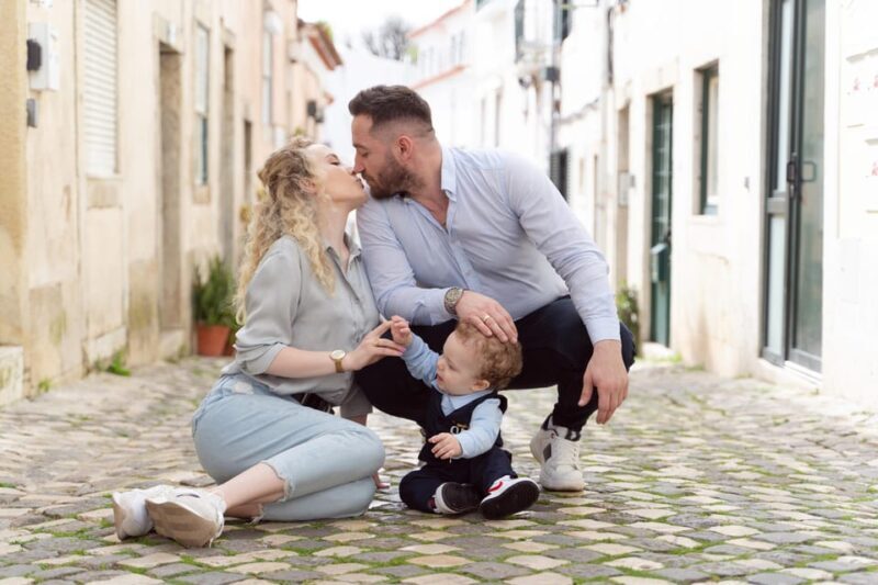 Romantic Photoshoot Experience for Couples in Lisbon - Key Points