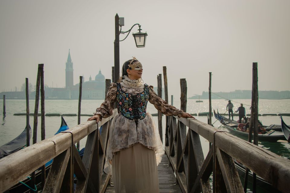 Romantic Photoshoot Experience for Couples in Venice - Key Points