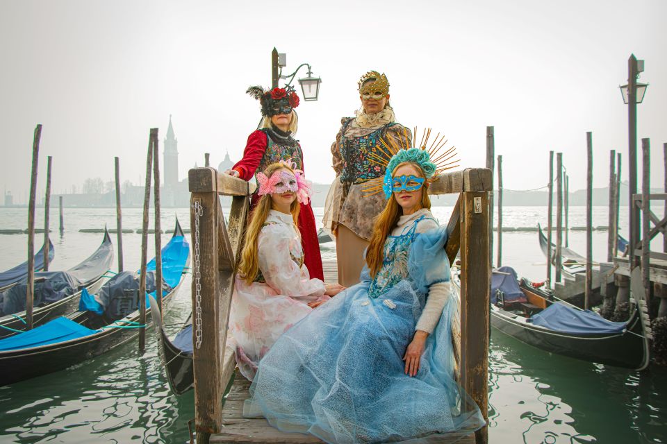 Romantic Photoshoot Experience for Couples in Venice - Connecting With a Professional Photographer