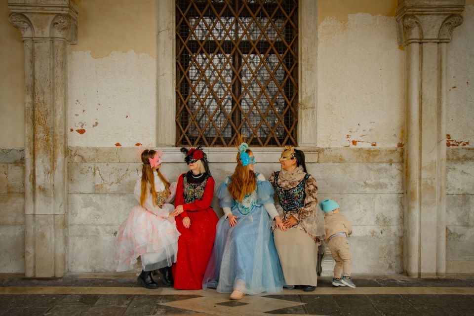 Romantic Photoshoot Experience for Couples in Venice - Affordable and Hassle-Free Photography Service