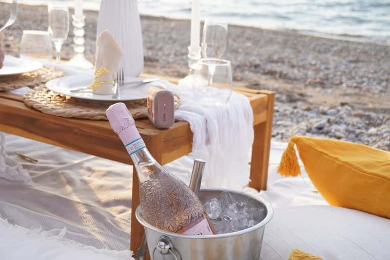 Romantic picnic in Corinth by the sea - Who Should Consider This Experience?