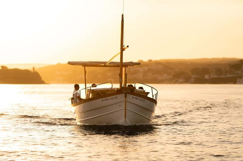 Romantic private tour of the Port of Mahón - Classic Llaut - Romantic Private Tour of the Port of Mahón – Classic Llaut