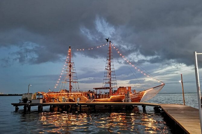 Romantic Sunset Dinner Cruising Experience - Dining Menu and Offerings