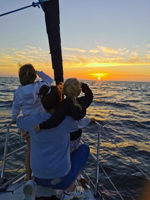 Romantic Tour on a Luxury Sailboat With Vintage Transfer 4H - Frequently Asked Questions