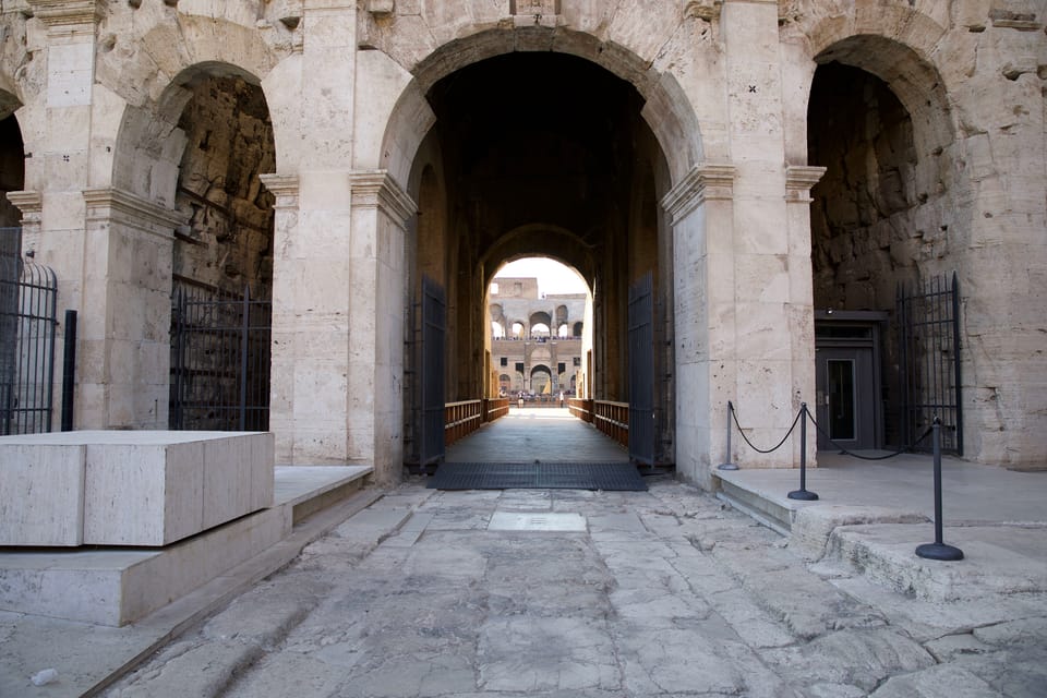 Rome: 1-Hour Fast Colosseum Tour - Ask Away