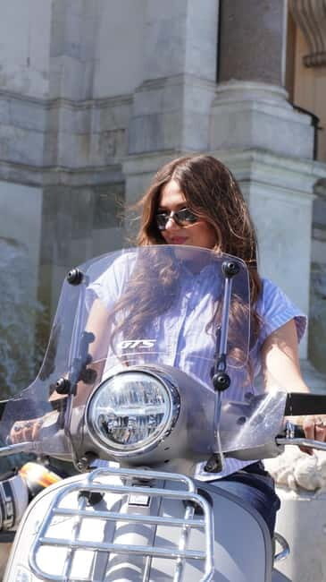 Rome: 1-Hour Vespa Tour as Passenger with Local Guide - Key Points