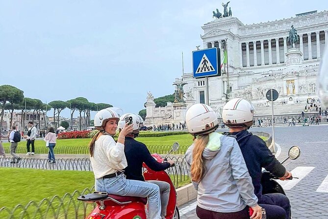 Rome by Vespa: Classic Rome Tour With Pick up - Personalized Attention From Guides