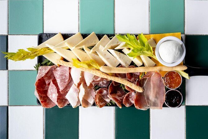 Rome: Candlelight Food & Wine Tasting in Ancient Roman Cellar - The Wines: Local and Sparkling