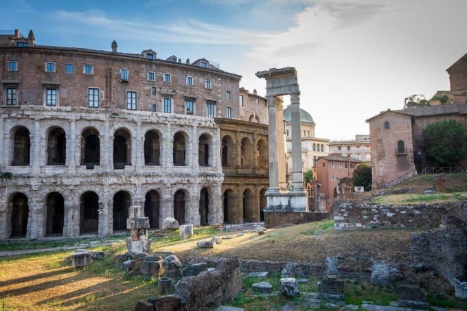 Rome: Colosseum, Forum, & Palatine Hill With Audio Guide - Exploring the Colosseum
