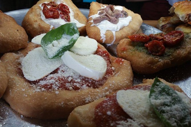 Rome Colosseum: Pizza & Aperitivo Food Tour at Sunset - Discovering Iconic Roman Dishes