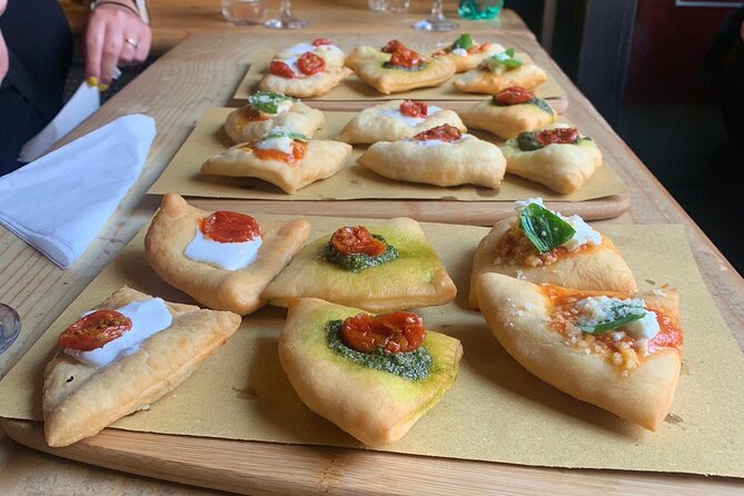 Rome Colosseum: Pizza & Aperitivo Food Tour at Sunset - Indulging in Organic Gelato