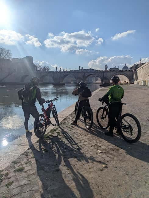 Rome: E-bike Tiber River Tour > Hidden Gems & Local Treats - Exploring Rome from a New Angle: The E-bike Tiber River Experience