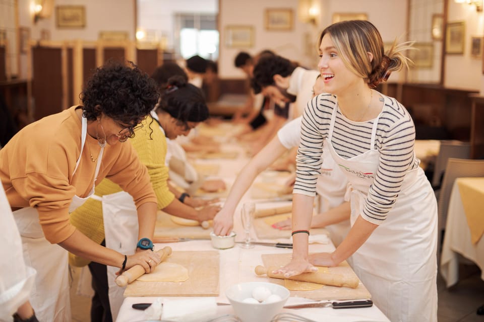 Rome: Fettuccine Pasta Cooking Class in Romes City Center - Key Points