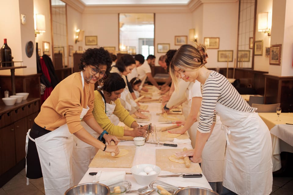 Rome: Fettuccine Pasta Cooking Class in Romes City Center - Class Overview and Pricing