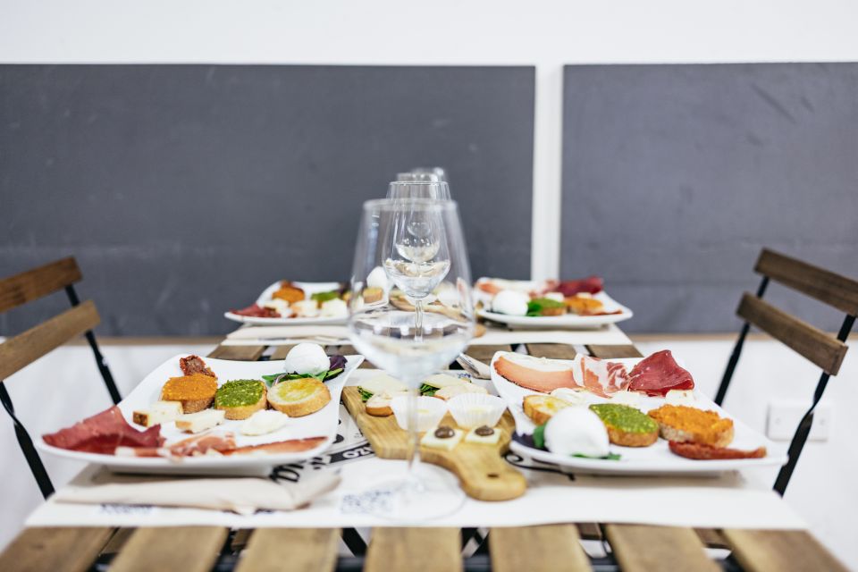 Rome: Food Tour With Unlimited Food and Barolo Wine - Award-Winning Food Establishments