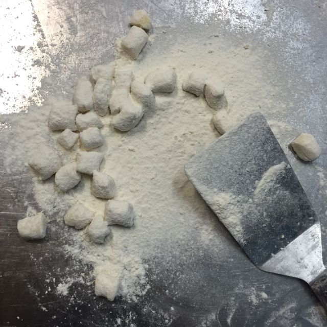 Rome: Fresh Pasta and Tiramisu Making Class With Fine Wine - Class Overview