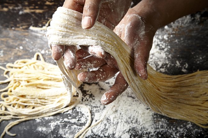 Rome: Fresh Pasta Wokshop and Meal With a Local - Group Size and Accessibility