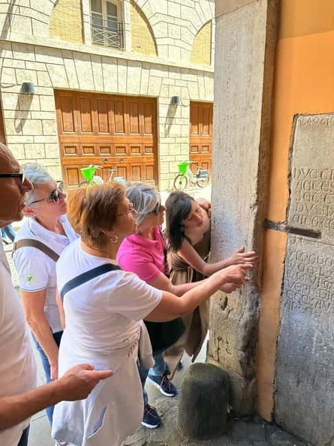Rome: Fun Treasure Hunt with Prizes around the City Center - Authenticity and Value