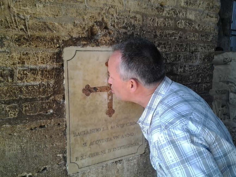 Rome: Fun Treasure Hunt with Prizes around the City Center - Who Should Consider This Tour?