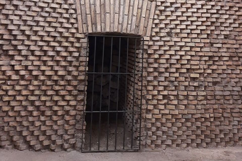 Rome: Guided Colosseum Night Tour - Key Points