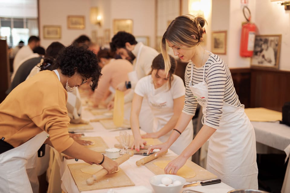 Rome: Pasta and Tiramisu Cooking Class in Piazza Navona - Dining Experience