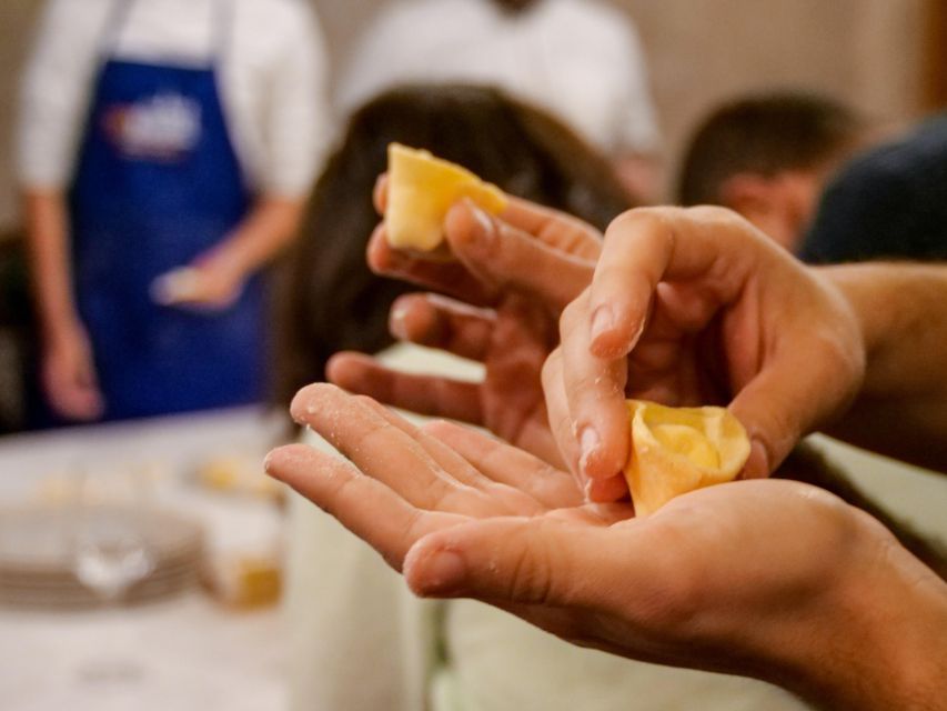 Rome: Pasta Making Class & Wine Tasting in a Trasteve Villa - Key Points