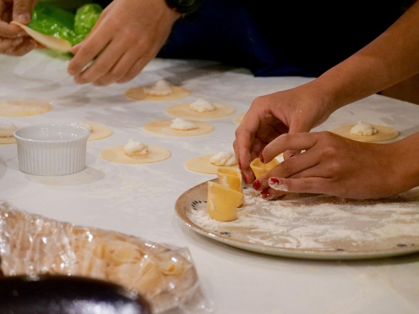Rome: Pasta Making Class & Wine Tasting in a Trasteve Villa - Meeting Point
