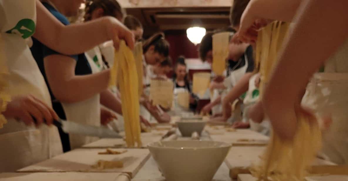Rome: Pasta & Tiramisu Cooking Class Near the Spanish Steps - Key Points