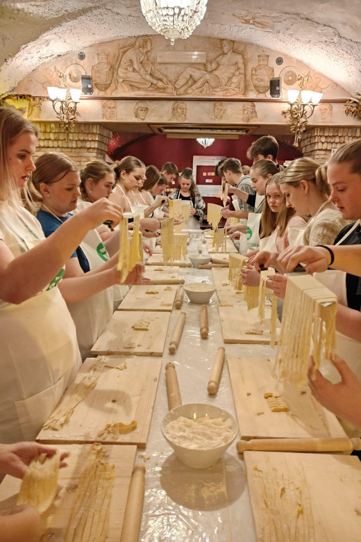 Rome: Pasta & Tiramisu Cooking Class Near the Spanish Steps - Class Overview and Details