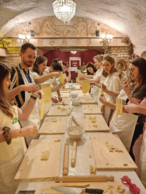 Rome: Pasta & Tiramisu Cooking Class Near the Spanish Steps - Meal and Beverage Offerings