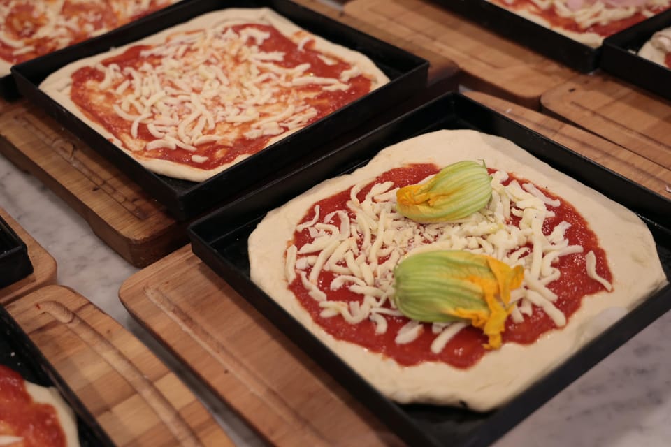 Rome: Pizza & Tiramisu Cooking Class With Meal and Drink - Key Points
