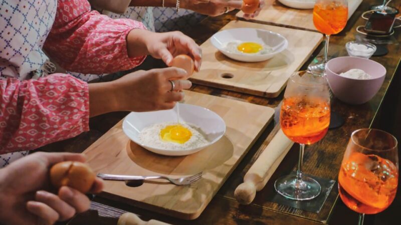 Rome: Spritz & Spaghetti Cooking Class - Key Points