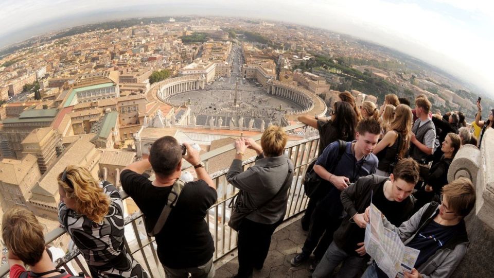 Rome: St. Peters Dome Climb, Basilica and Vatacombs Tour - Meeting Point and Dress Code