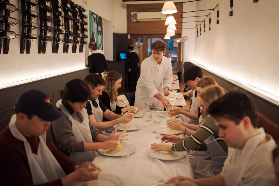 Rome: Traditional Pizza Cooking Class Near Piazza Navona - Meeting Point and Accessibility