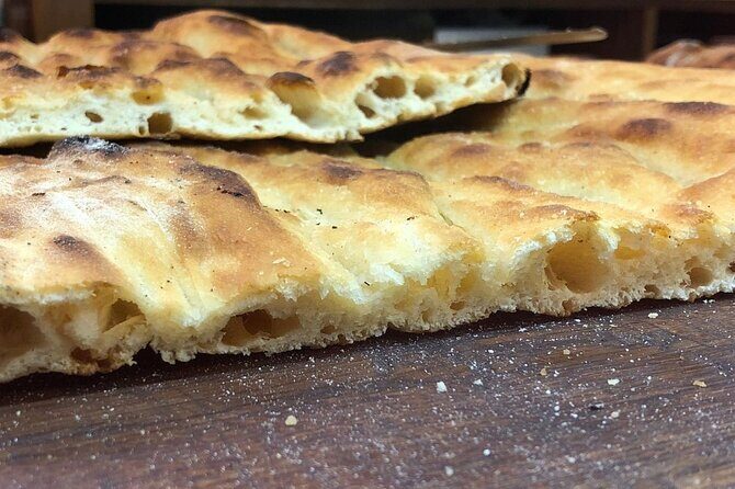 Rome Trastevere Street Food Tour: Eat and Drink Like a Local - The Guides: Knowledgeable and Engaging