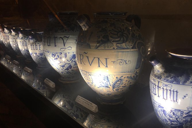 Rome: Trevi Fountain District and Underground Domus Guided Tour - Trevi Fountain and Water Management