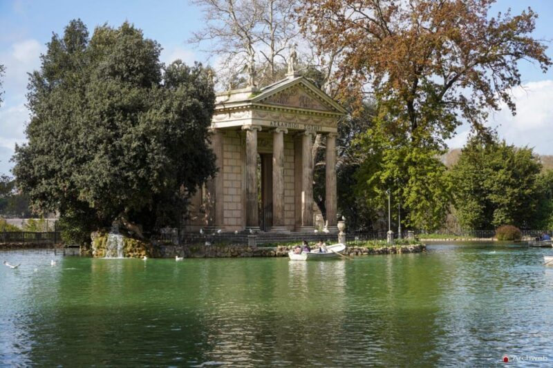 ROME: Villa Borghese Lake tour by boat paddling independently +aperitivo - Key Points