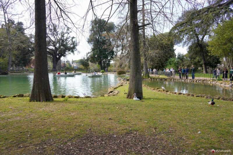ROME: Villa Borghese Lake tour by boat paddling independently +aperitivo - Analyzing the Value