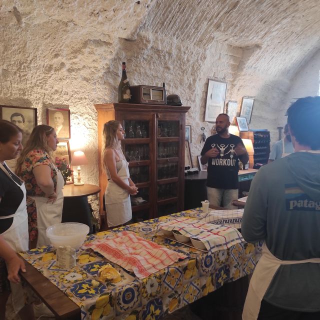 Rome: Wine Tasting and Pizza Making Class at a Vineyard - Hands-on Pizza Making Class