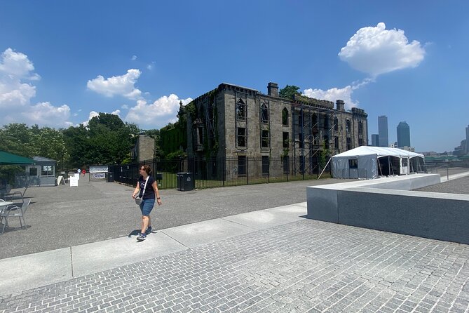 Roosevelt Island: A Self-Guided Audio Tour - Tour Features and Accessibility