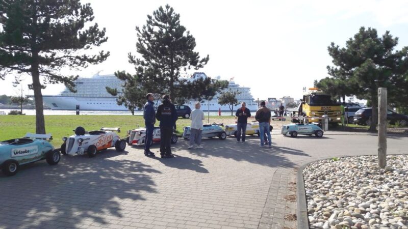 Rostock: Hot Rod Sightseeing Tour to Warnemünde - Driving the Hot Rod