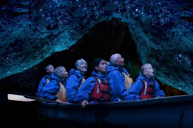 Rotorua Evening Big Kanu Starlight Tour - Rotorua Evening Big Kanu Starlight Tour: An Up-Close Encounter with Glowworms and Starry Skies