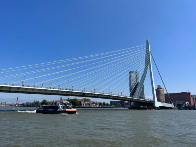Rotterdam: Waterbus Ticket to Dordrecht And/Or Kinderdijk - Exploring Rotterdams Waterfront